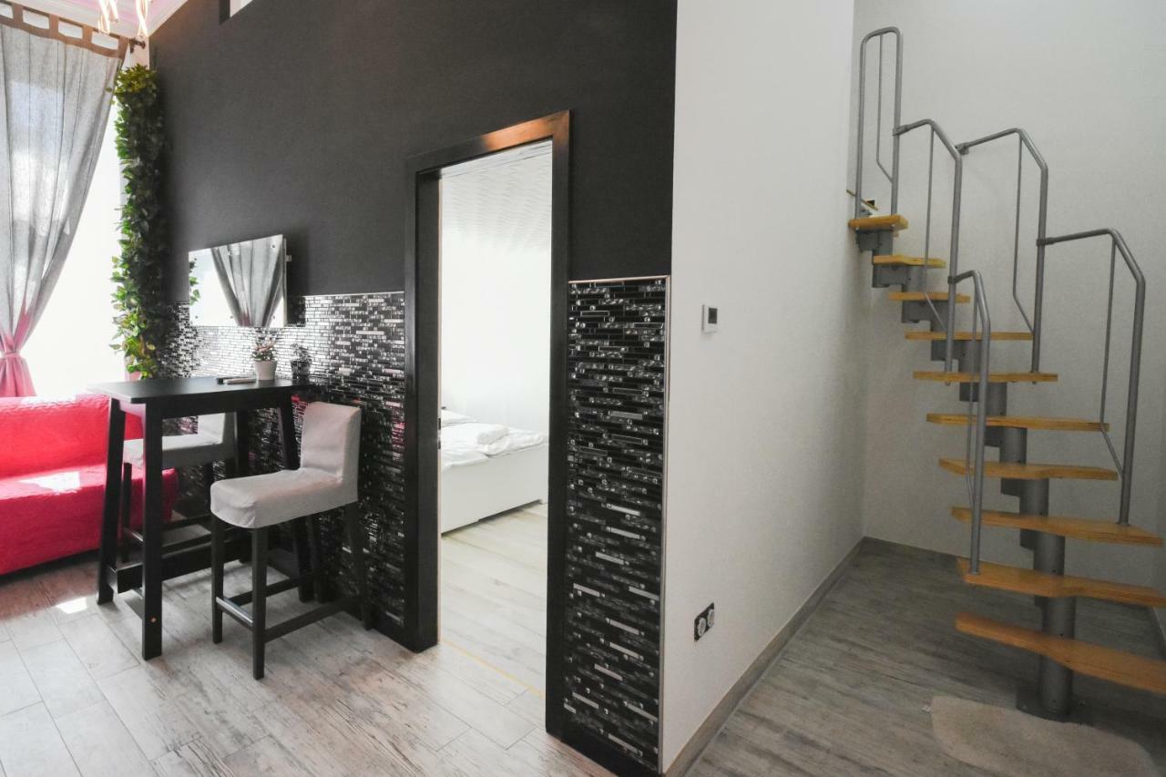 Modern Design In The Center Appartamento
